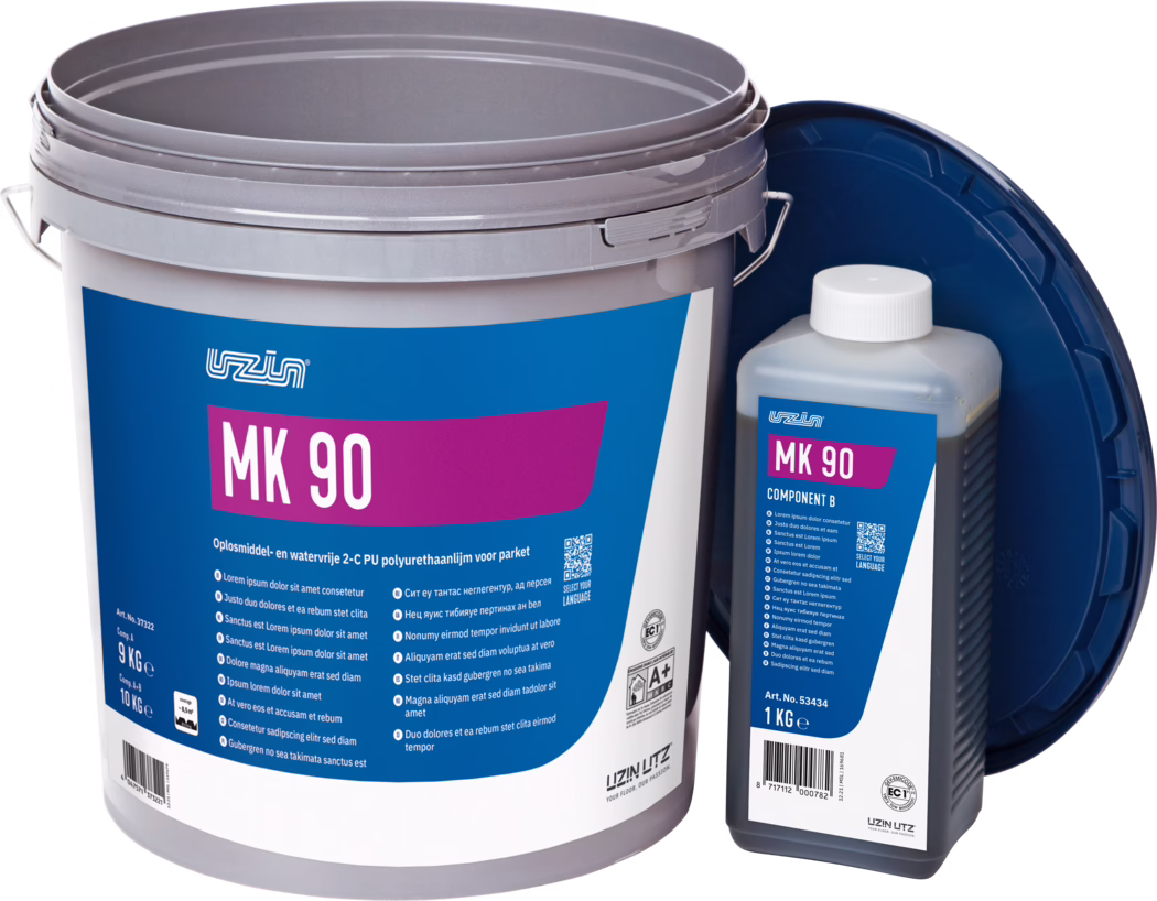 Productfoto van twee kunststofverpakkingen van het Uzin MK 90 polyurethaan vloersysteem op witte achtergrond: een grote grijze ronde emmer met een blauwe label en een magenta 'MK 90' paneel met gewicht- en productinformatie, metalen hengsel en afneembaar grijs deksel; daarnaast een kleinere rechthoekige doorzichtige fles met witte schroefdop en etiket 'MK 90 Component B' (1 kg) en een los donkerblauw emmerdeksel op de achtergrond. Hoge resolutie studiobeeld met duidelijk zicht op etiketten, vormen, texturen en kleuren.